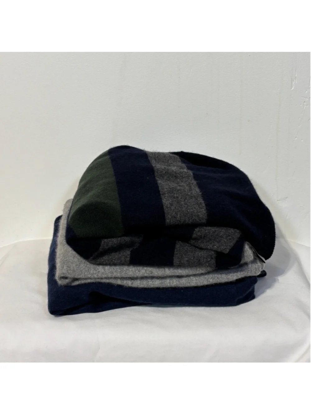 Cashmere Craft Lot Navy Blue Gray Sweaters 100% Cashmere 650 grams Flaws